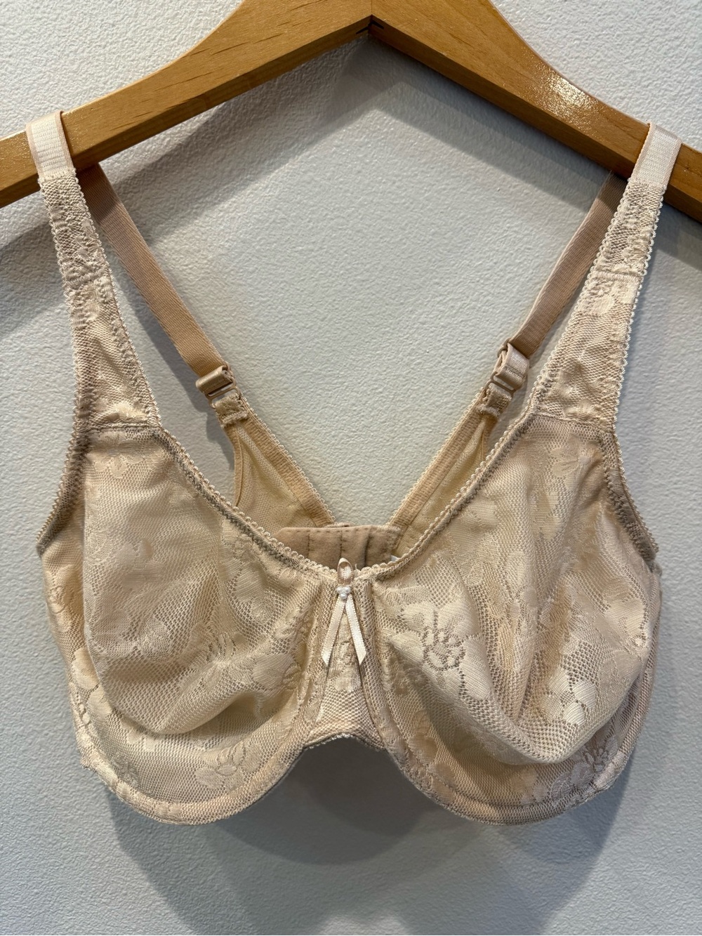 Wacoal Halo Lace Full Figure Beige Lace Underwire Bra